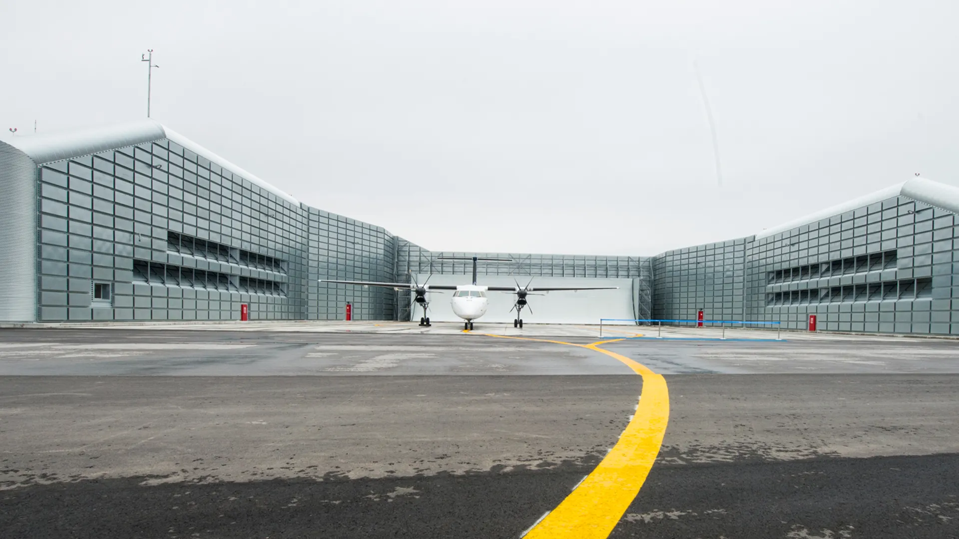 Photo of a plane in Corbit Barot Airpot’s Ground Run-Up Enclosure